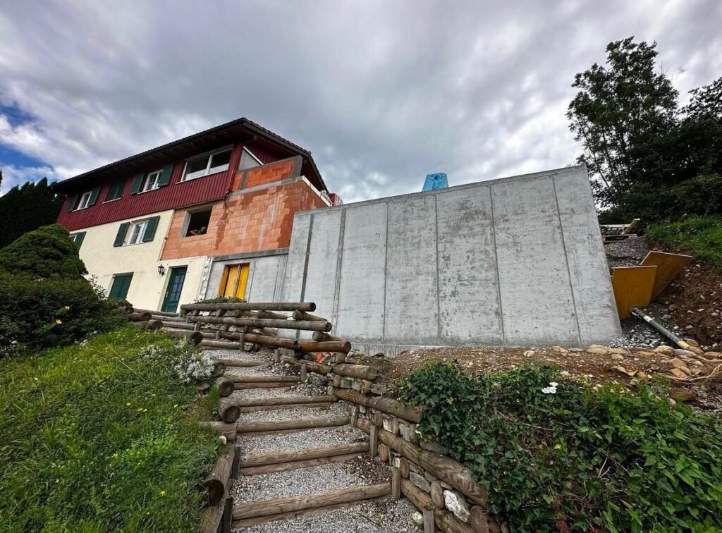 Erstellung Haus Zubau im Hang - nachher